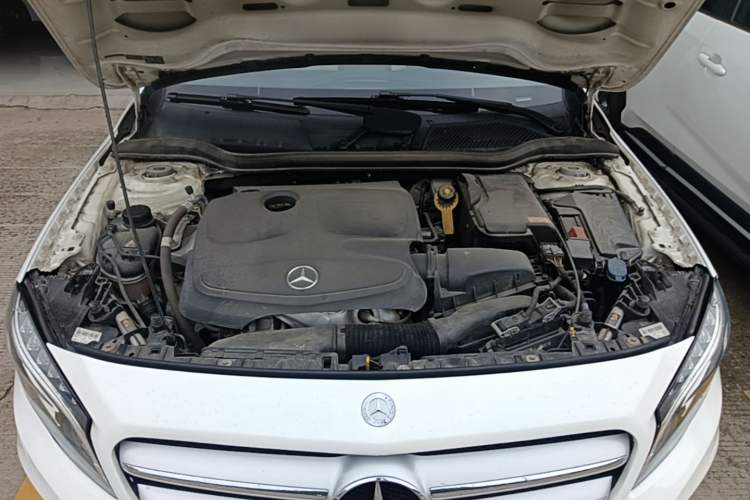 Used Mercedes-Benz GLA 2016 GLA 220 4MATIC Luxury Model Engine Bay