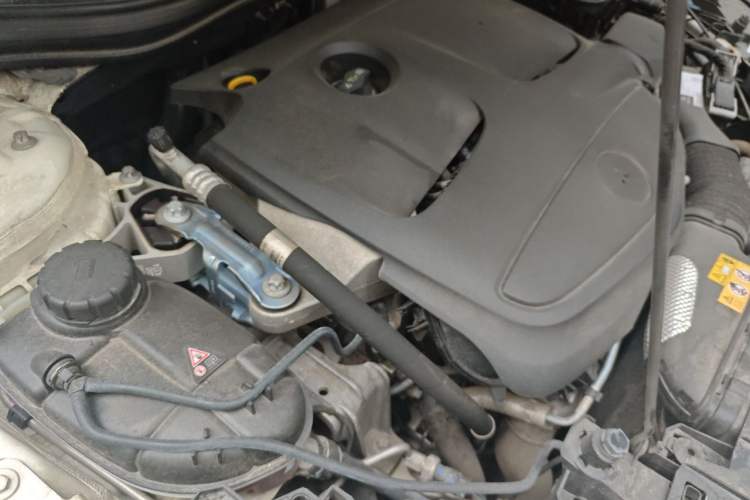 Used Mercedes-Benz GLA 2016 GLA 220 4MATIC Luxury Model Engine Bay Right