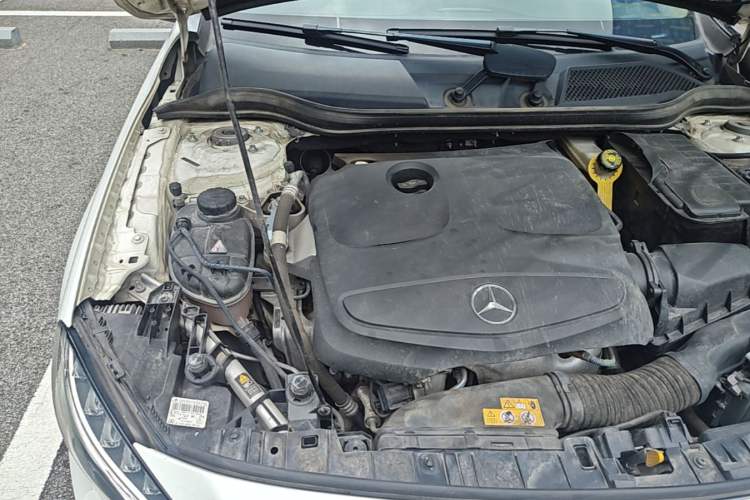 Used Mercedes-Benz GLA 2016 GLA 200 Fashion Model Engine Bay Right