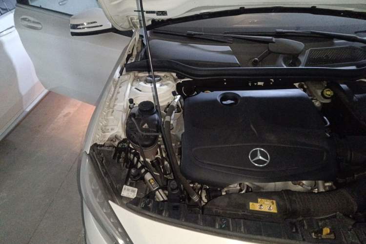 Used Mercedes-Benz GLA 2016 GLA 220 4MATIC Luxury Model Engine Bay Right