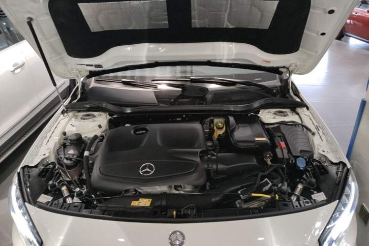 Used Mercedes-Benz GLA 2016 GLA 200 Fashion Model Engine Bay