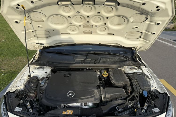 Used Mercedes-Benz GLA 2016 GLA 200 Fashion Model Engine Bay