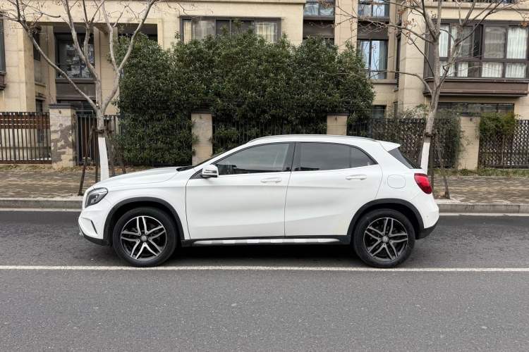 Used Mercedes-Benz GLA 2016 GLA 220 4MATIC Fashion Edition Exterior 2