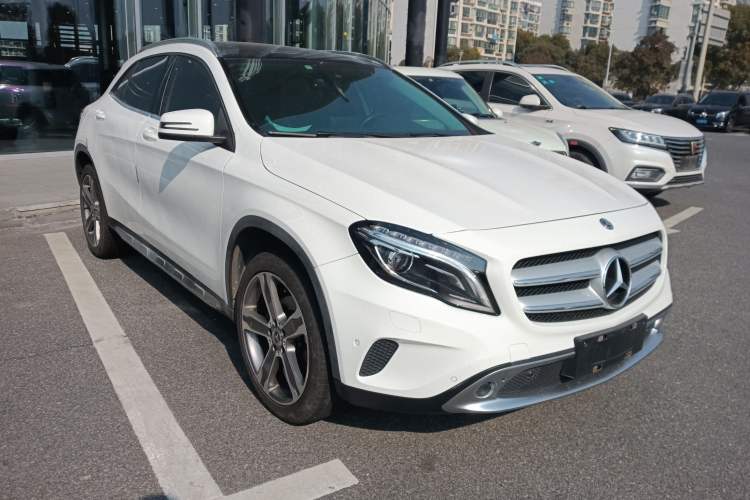 Used Mercedes-Benz GLA 2016 GLA 220 4MATIC Luxury Model Exterior 2