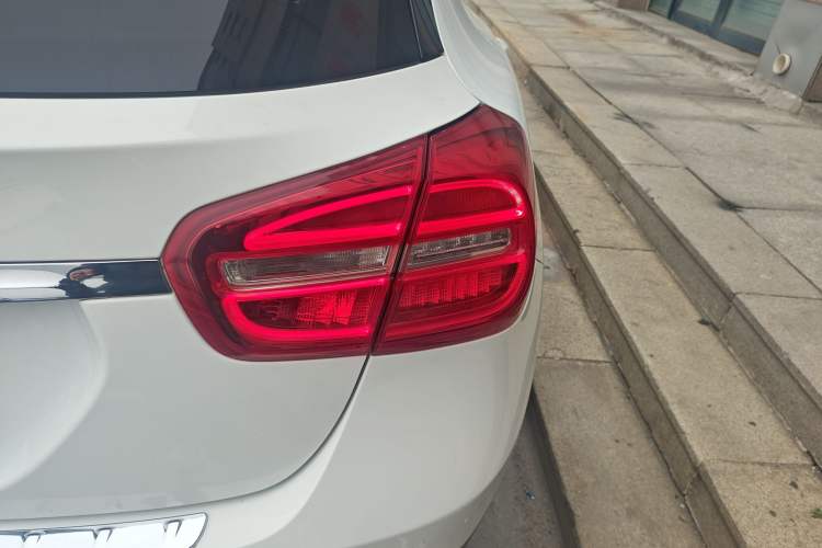 Used Mercedes-Benz GLA 2016 GLA 200 Fashion Model Exterior 3