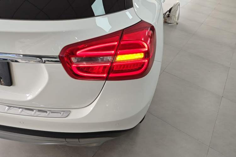 Used Mercedes-Benz GLA 2016 GLA 200 Fashion Model Exterior 3