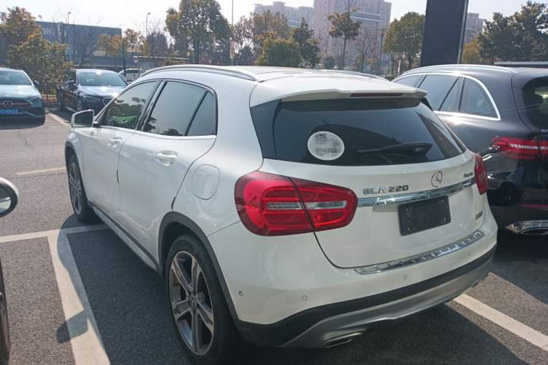 Used Mercedes-Benz GLA 2016 GLA 220 4MATIC Luxury Model Exterior 3