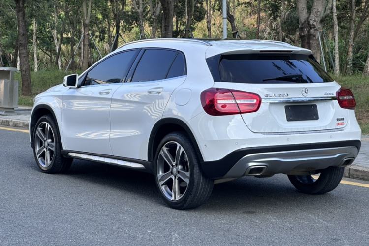 Used Mercedes-Benz GLA 2016 GLA 220 4MATIC Luxury Model Exterior 4