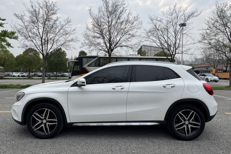 Used Mercedes-Benz GLA 2016 GLA 220 4MATIC Fashion Edition Exterior 5
