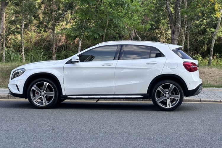Used Mercedes-Benz GLA 2016 GLA 220 4MATIC Luxury Model Exterior 6