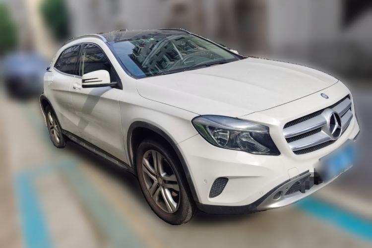 Used Mercedes-Benz GLA 2016 GLA 200 Sport Edition Front Right 45 Deg