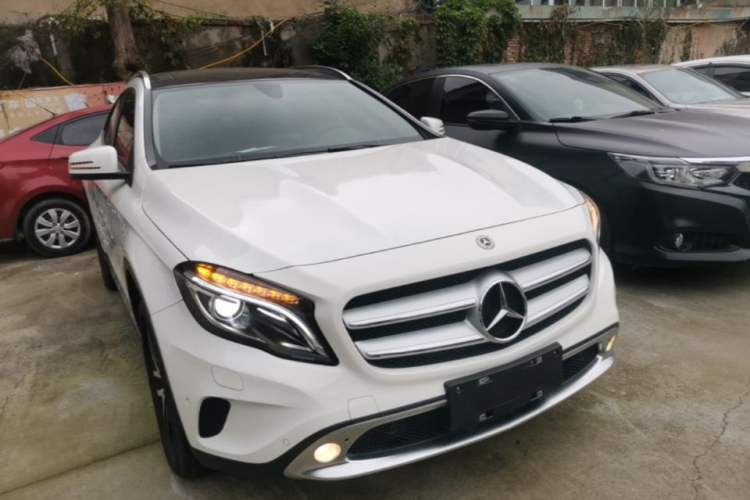 Used Mercedes-Benz GLA 2016 GLA 200 Fashion Model Front Right 45 Deg