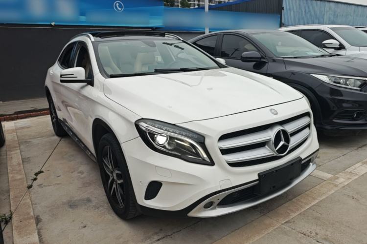 Used Mercedes-Benz GLA 2016 GLA 200 Fashion Model Front Right 45 Deg