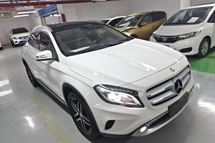 Used Mercedes-Benz GLA 2016 GLA 200 Sport Edition Front Right 45 Deg