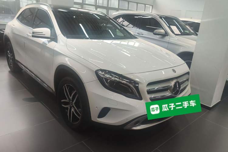 Used Mercedes-Benz GLA 2016 GLA 200 Fashion Model Front Right 45 Deg