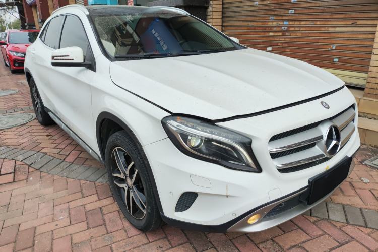 Used Mercedes-Benz GLA 2016 GLA 200 Fashion Model Front Right 45 Deg