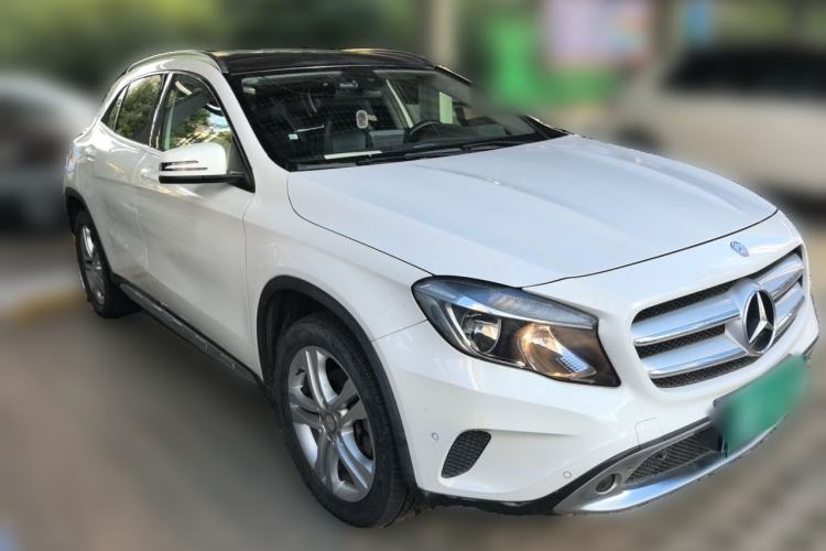 Used Mercedes-Benz GLA 2016 GLA 200 Sport Edition Front Right 45 Deg