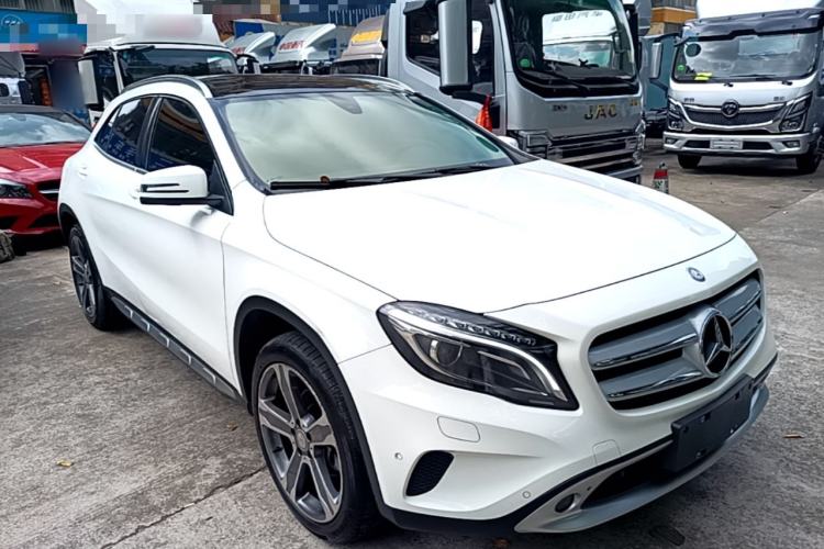 Used Mercedes-Benz GLA 2016 GLA 220 4MATIC Luxury Model Front Right 45 Deg