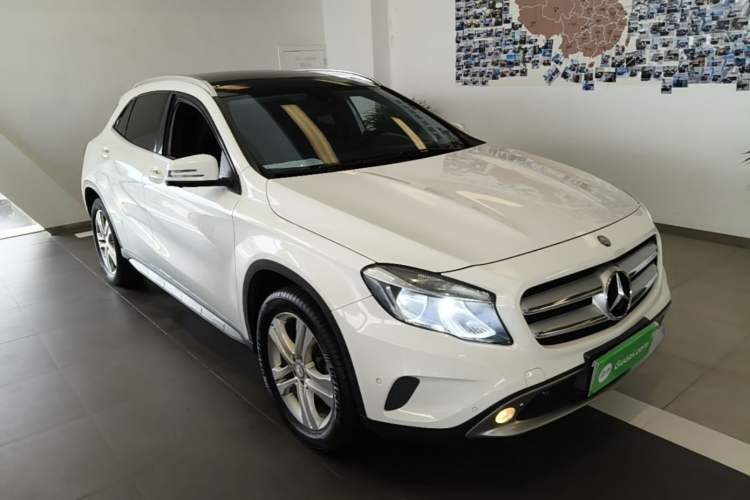 Used Mercedes-Benz GLA 2016 GLA 200 Sport Edition Front Right 45 Deg