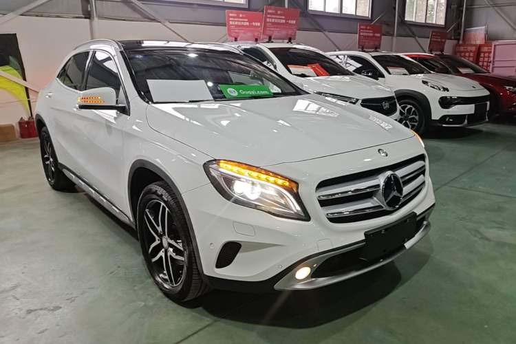 Used Mercedes-Benz GLA 2016 GLA 200 Fashion Model Front Right 45 Deg