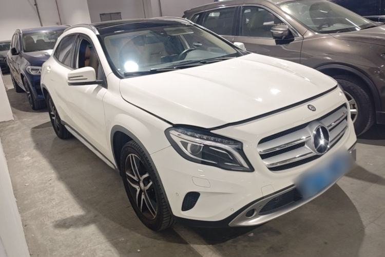 Used Mercedes-Benz GLA 2016 GLA 200 Fashion Model Front Right 45 Deg