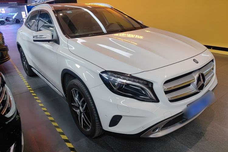 Used Mercedes-Benz GLA 2016 GLA 200 Fashion Model Front Right 45 Deg