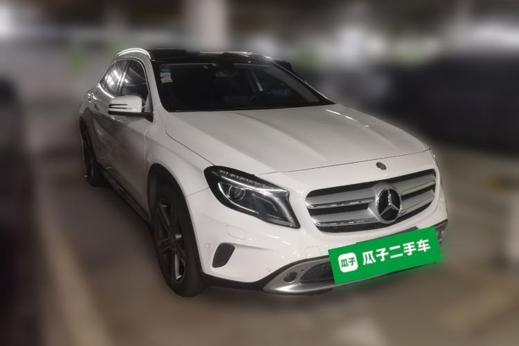 Used Mercedes-Benz GLA 2016 GLA 220 4MATIC Luxury Model Front Right 45 Deg