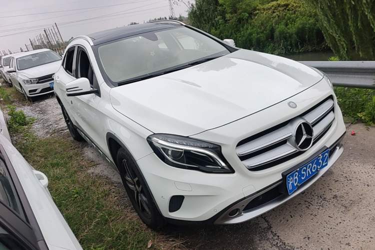 Used Mercedes-Benz GLA 2016 GLA 220 4MATIC Fashion Edition Front Right 45 Deg