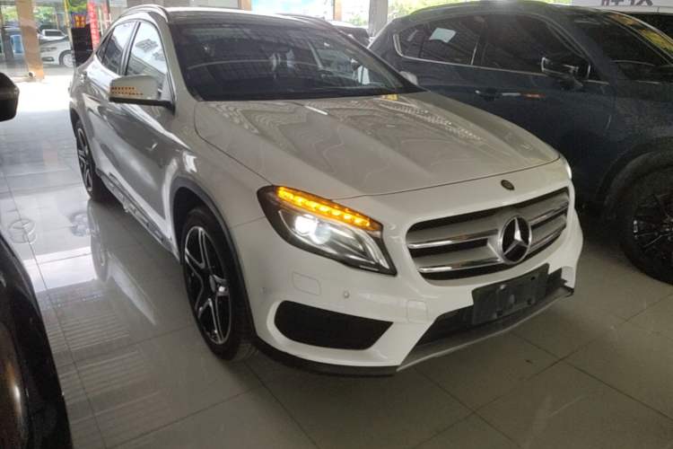 Used Mercedes-Benz GLA 2016 GLA 200 Fashion Model Front Right 45 Deg