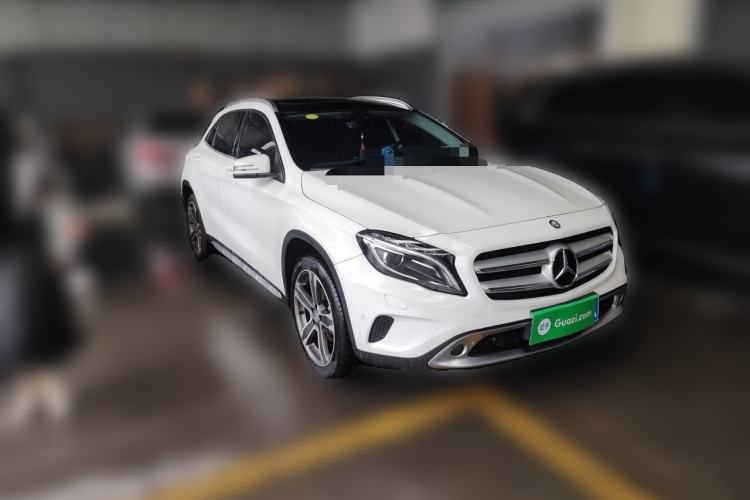 Used Mercedes-Benz GLA 2016 GLA 220 4MATIC Luxury Model Front Right 45 Deg