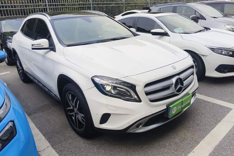 Used Mercedes-Benz GLA 2016 GLA 200 Fashion Model Front Right 45 Deg