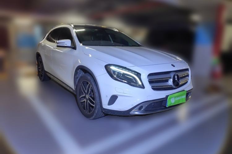 Used Mercedes-Benz GLA 2016 GLA 200 Fashion Model Front Right 45 Deg