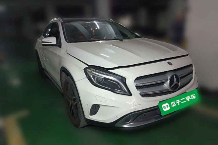 Used Mercedes-Benz GLA 2016 GLA 200 Fashion Model Front Right 45 Deg