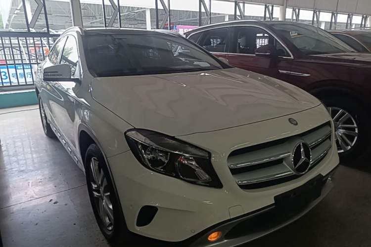 Used Mercedes-Benz GLA 2016 GLA 200 Sport Edition Front Right 45 Deg