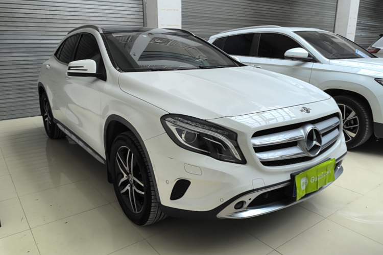 Used Mercedes-Benz GLA 2016 GLA 200 Fashion Model Front Right 45 Deg