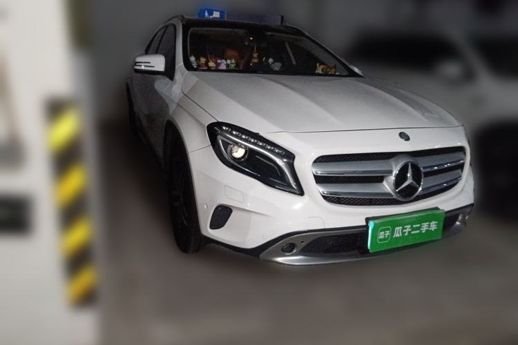 Used Mercedes-Benz GLA 2016 GLA 200 Fashion Model Front Right 45 Deg