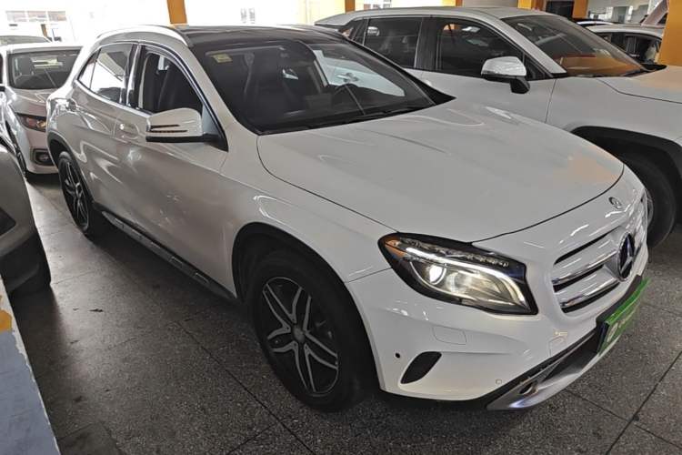 Used Mercedes-Benz GLA 2016 GLA 200 Fashion Model Front Right 45 Deg