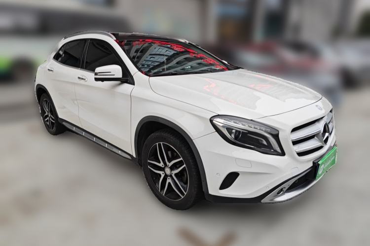 Used Mercedes-Benz GLA 2016 GLA 200 Fashion Model Front Right 45 Deg