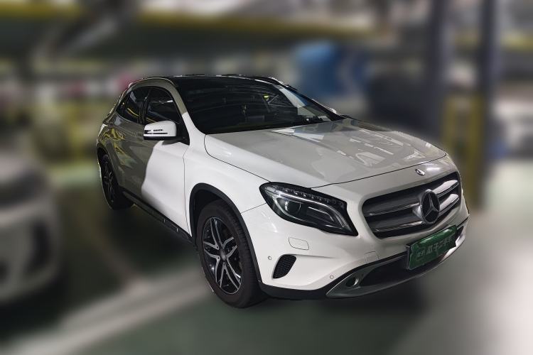 Used Mercedes-Benz GLA 2016 GLA 200 Fashion Model Front Right 45 Deg