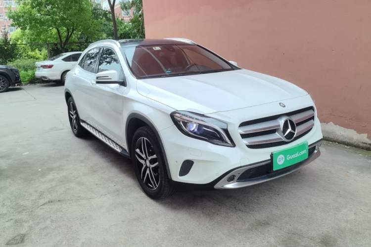 Used Mercedes-Benz GLA 2016 GLA 200 Fashion Model Front Right 45 Deg