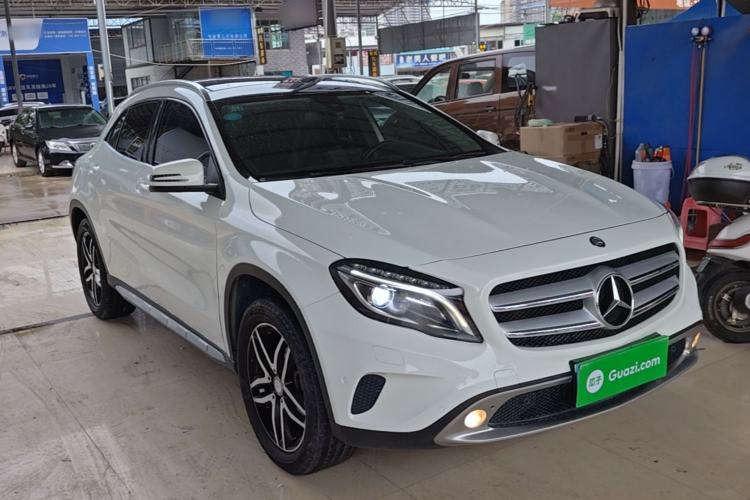 Used Mercedes-Benz GLA 2016 GLA 200 Fashion Model Front Right 45 Deg