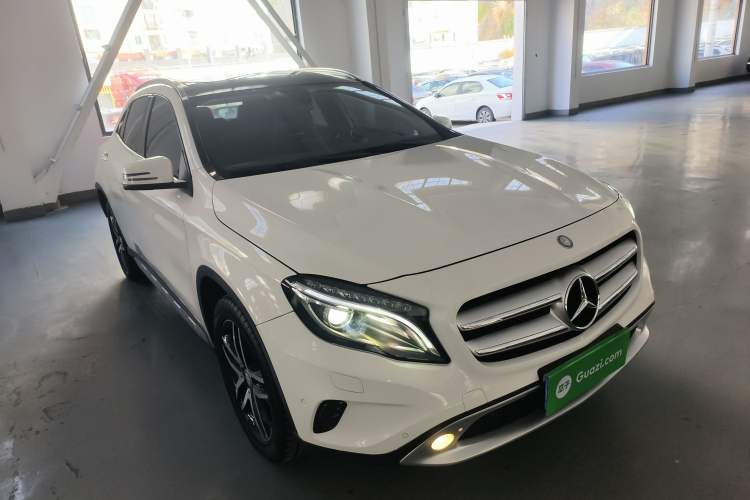 Used Mercedes-Benz GLA 2016 GLA 200 Fashion Model Front Right 45 Deg