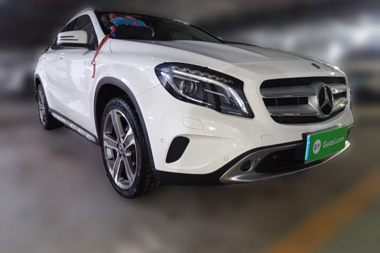 Used Mercedes-Benz GLA 2016 GLA 220 4MATIC Luxury Model Front Right 45 Deg