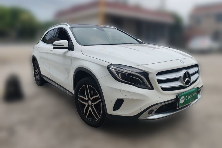 Used Mercedes-Benz GLA 2016 GLA 200 Fashion Model Front Right 45 Deg