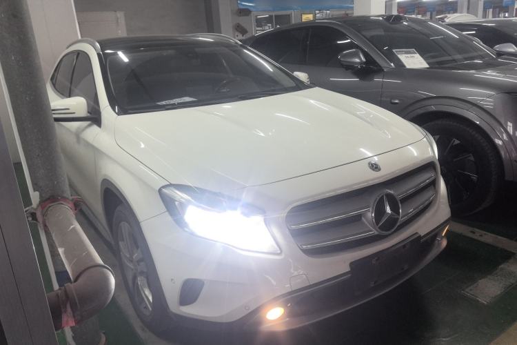 Used Mercedes-Benz GLA 2016 GLA 200 Fashion Model Front Right 45 Deg