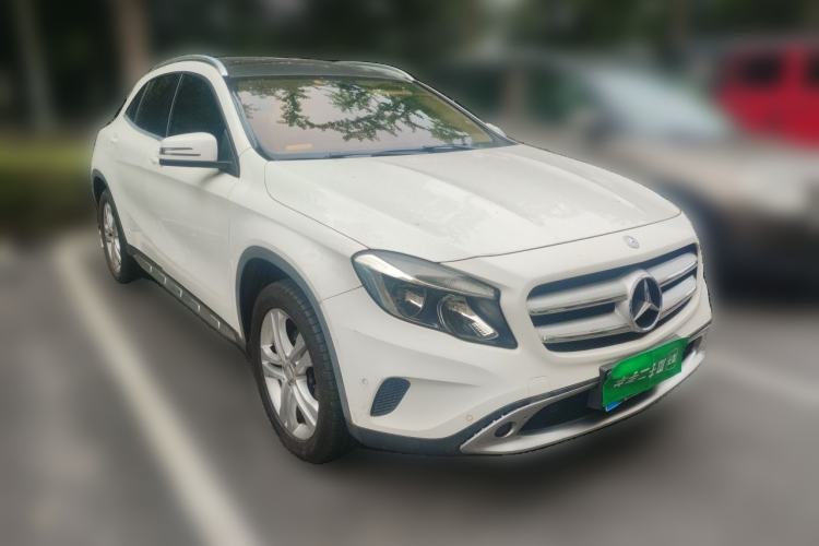 Used Mercedes-Benz GLA 2016 GLA 200 Sport Edition Front Right 45 Deg