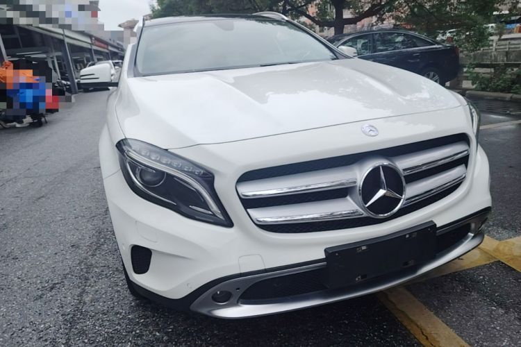 Used Mercedes-Benz GLA 2016 GLA 220 4MATIC Luxury Model Front Right 45 Deg