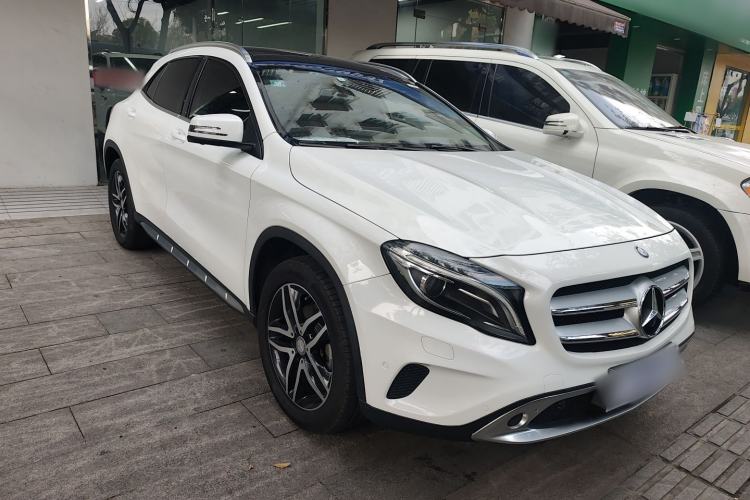 Used Mercedes-Benz GLA 2016 GLA 200 Fashion Model Front Right 45 Deg
