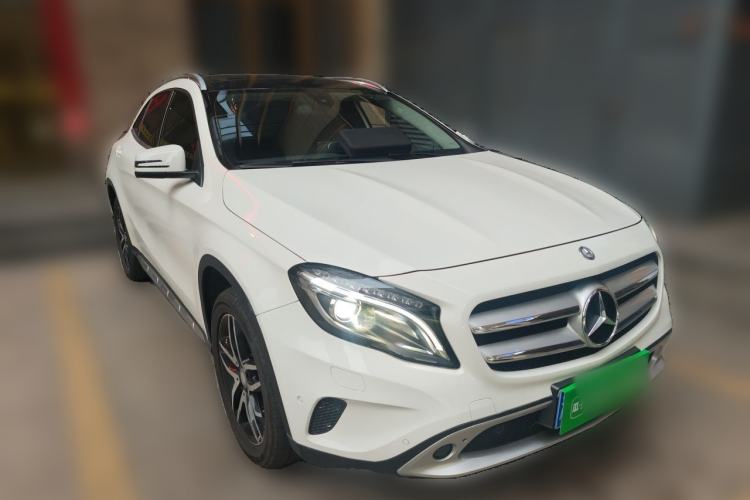 Used Mercedes-Benz GLA 2016 GLA 200 Fashion Model Front Right 45 Deg