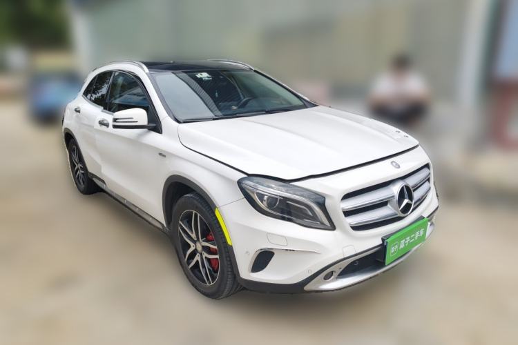 Used Mercedes-Benz GLA 2016 GLA 200 Fashion Model Front Right 45 Deg